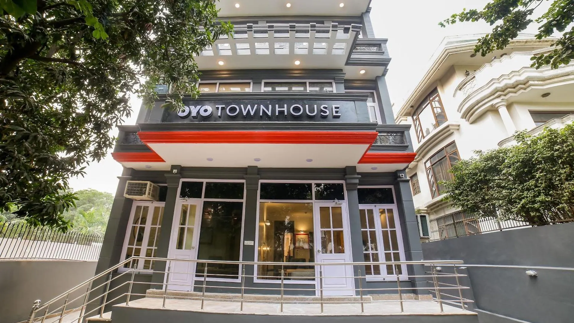 Townhouse 330 Dlf Phase-2 Near Leisure Valley Park Gurgaon