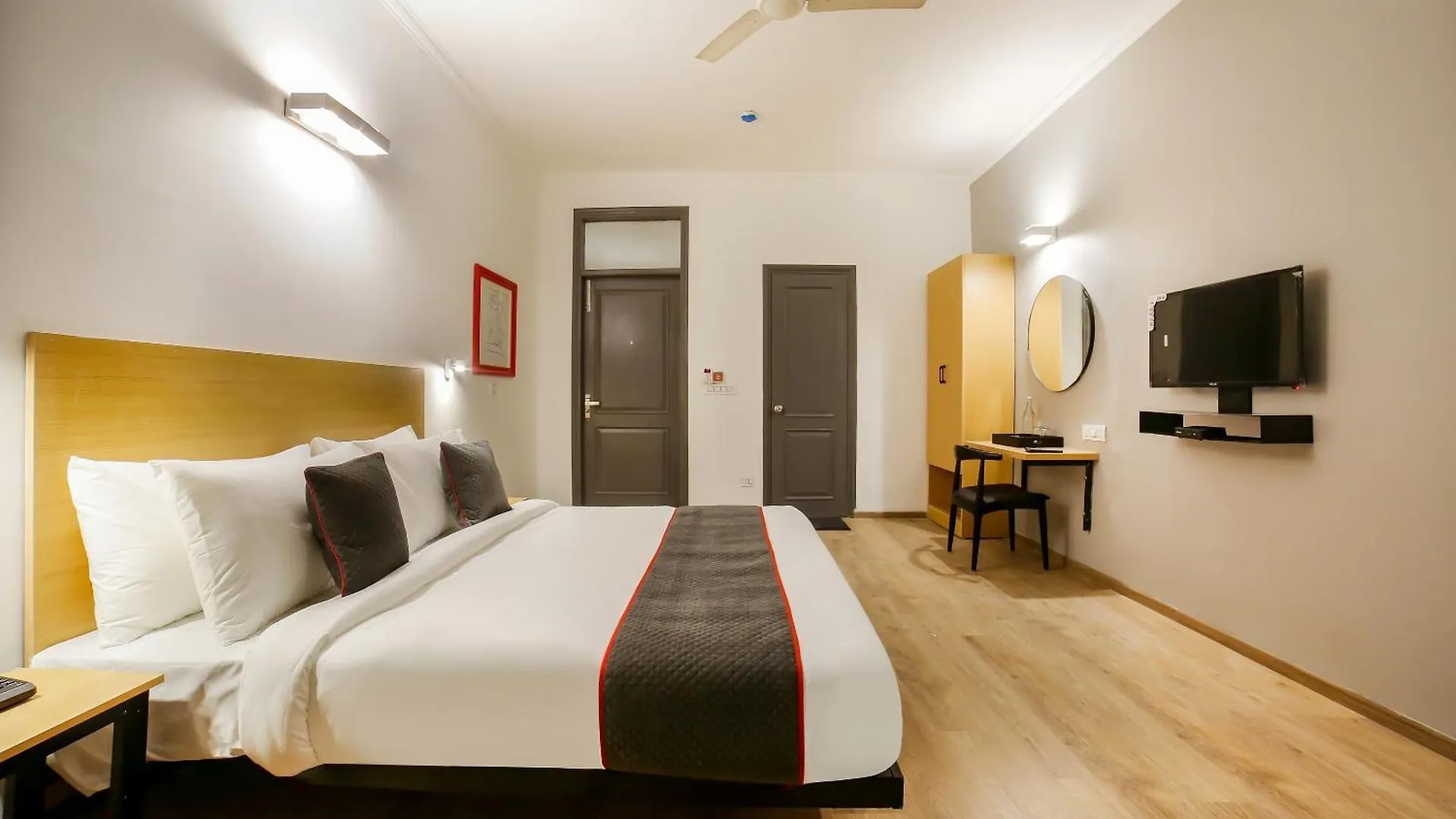Hotel Townhouse 330 Dlf Phase-2 Near Leisure Valley Park Gurgaon