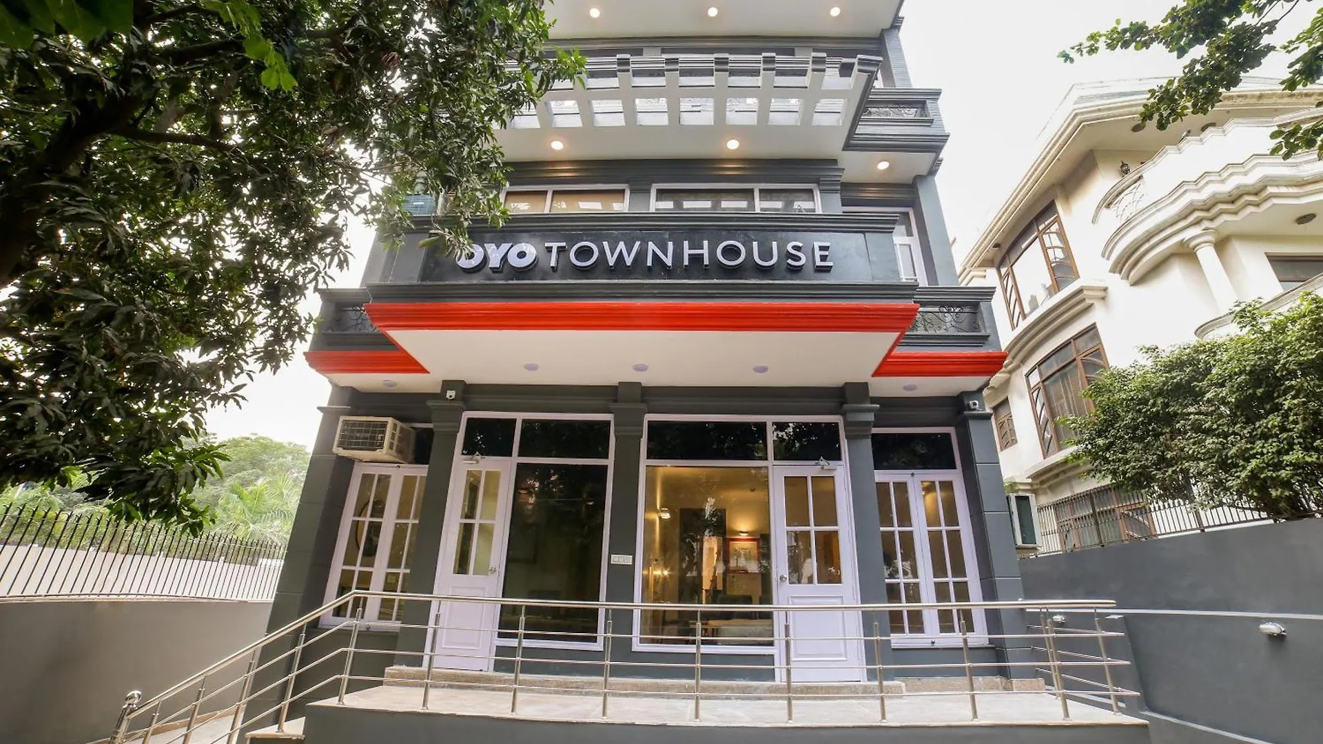 Townhouse 330 Dlf Phase-2 Near Leisure Valley Park Gurgaon India